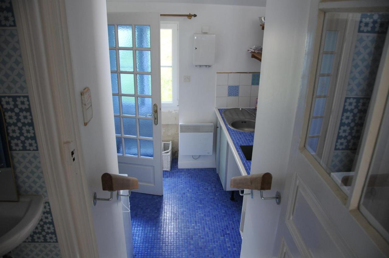 Petite Maison Des Roses - Gite 2 Personnes Brain-sur-Allonnes Exteriér fotografie